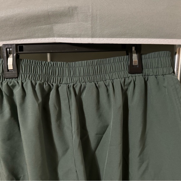 Green Old Navy Stretch Tech Joggers - Picture 5 of 7